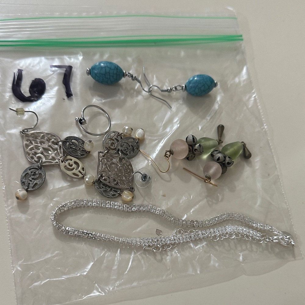 Women’s jewelry. Bag 67 bundle for better pricing